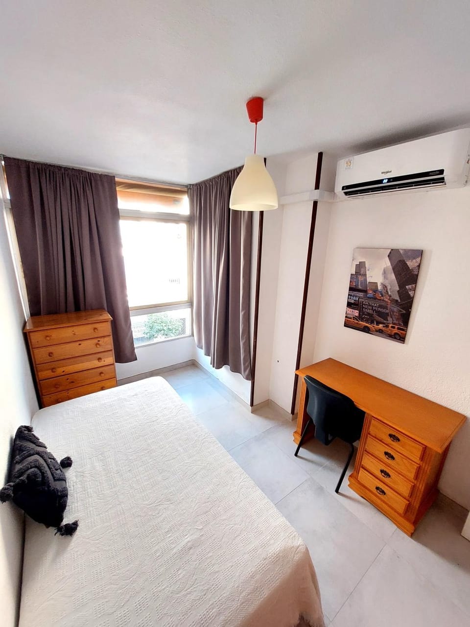 Bed, Photo of the whole room, Seating area, Bedroom, air conditioner