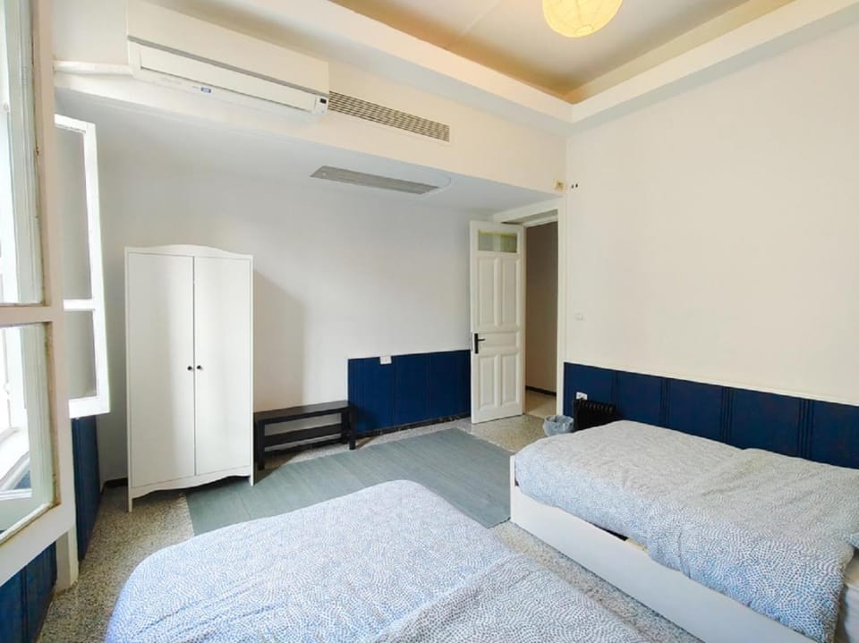 Bed, Bedroom, flat iron, heating, heating, towels, towels, wardrobe, air conditioner, air conditioner