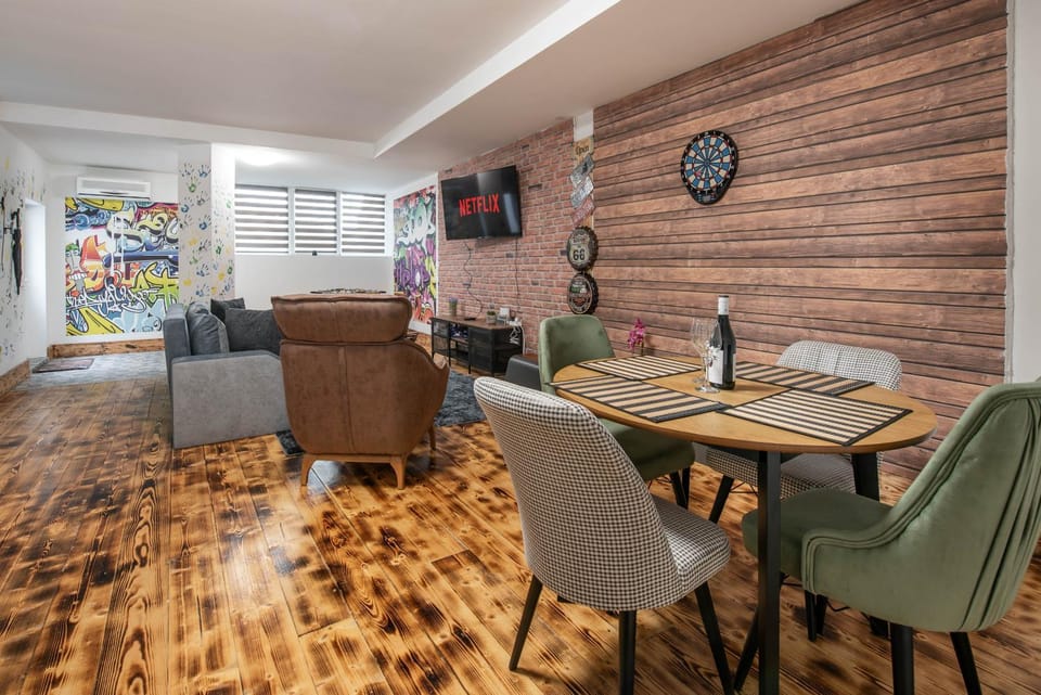 TV and multimedia, Living room, Dining area