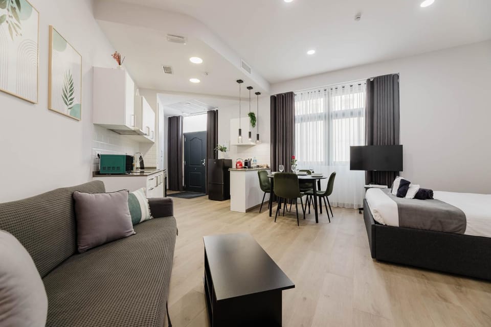 Bed, Kitchen or kitchenette, Living room, Photo of the whole room, Seating area, Dining area, Bedroom