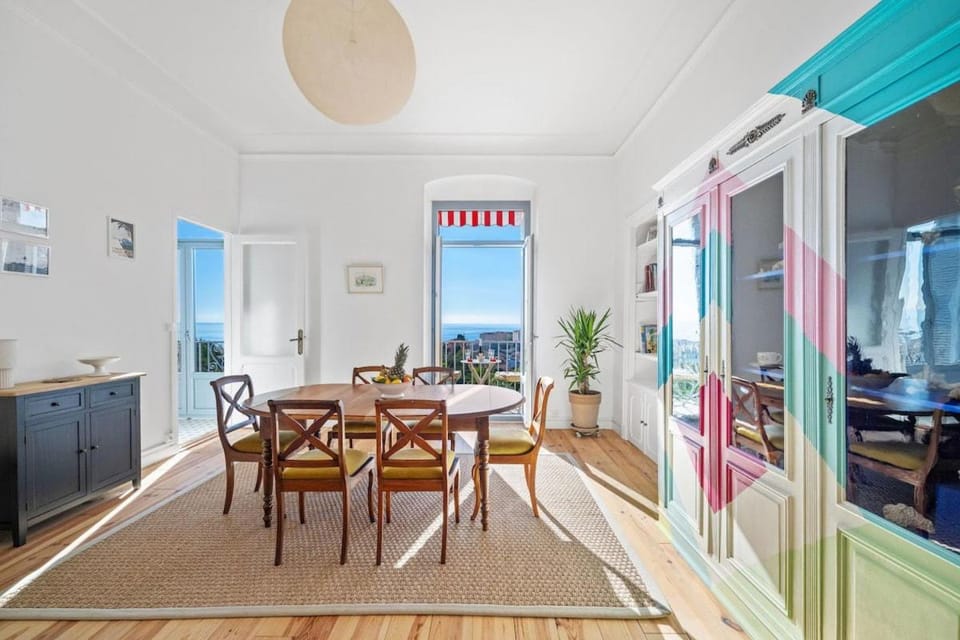LE RIVIERA PALACE Calme - Vue sur la Mer- Parking Apartment in Menton