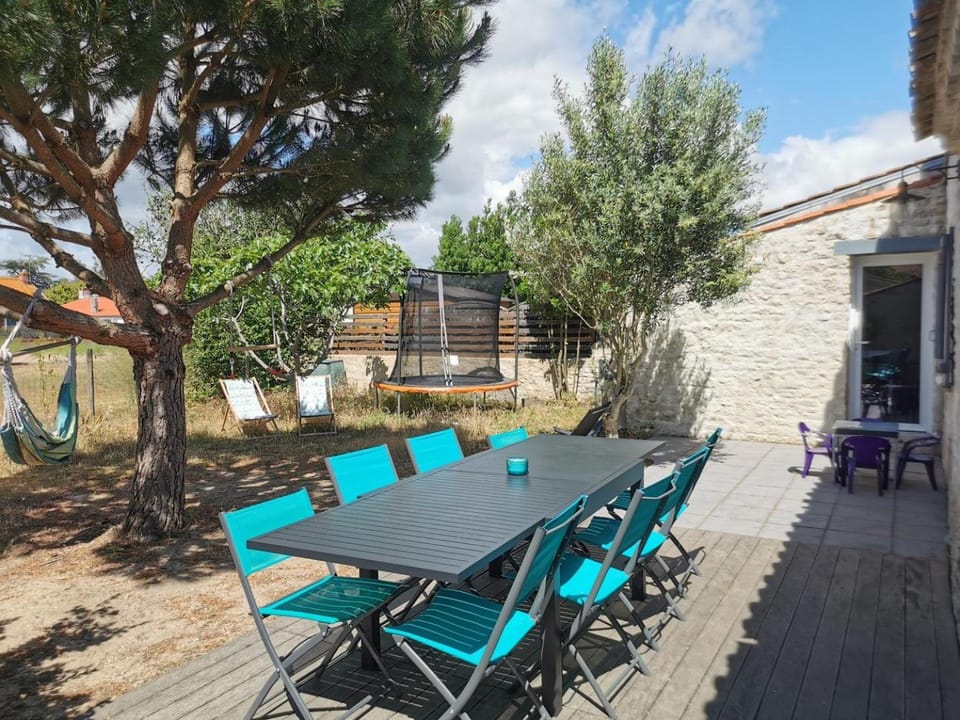 Family home near beach surf forest and marshes Bed and Breakfast in Pays de la Loire