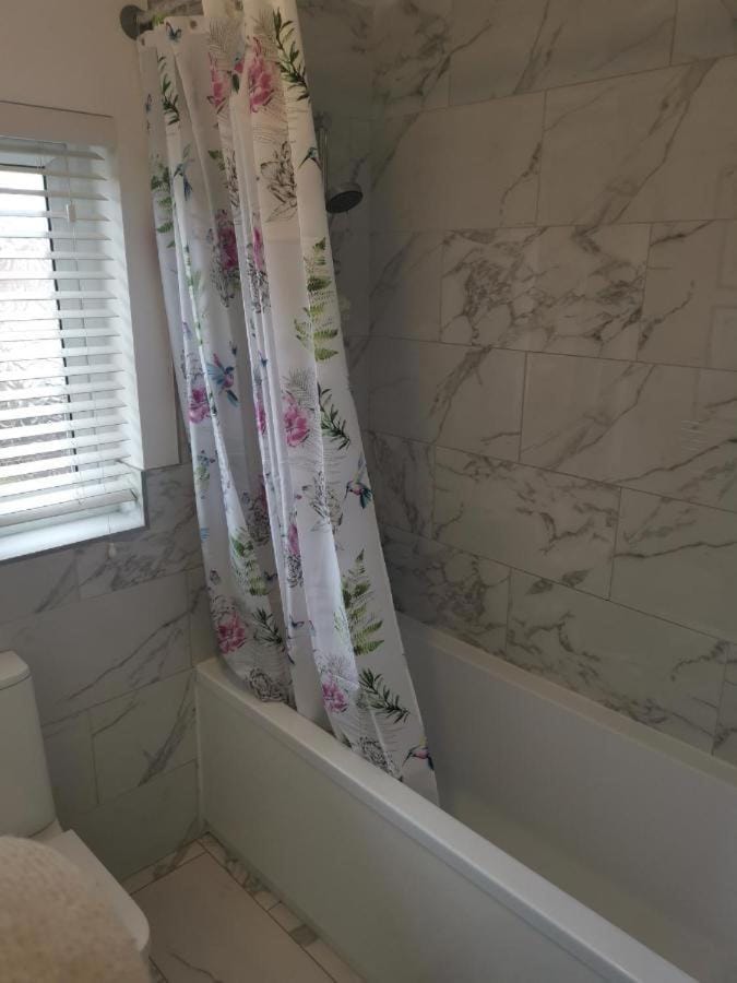 Garden view Cosy Single Room Vacation rental in Derby