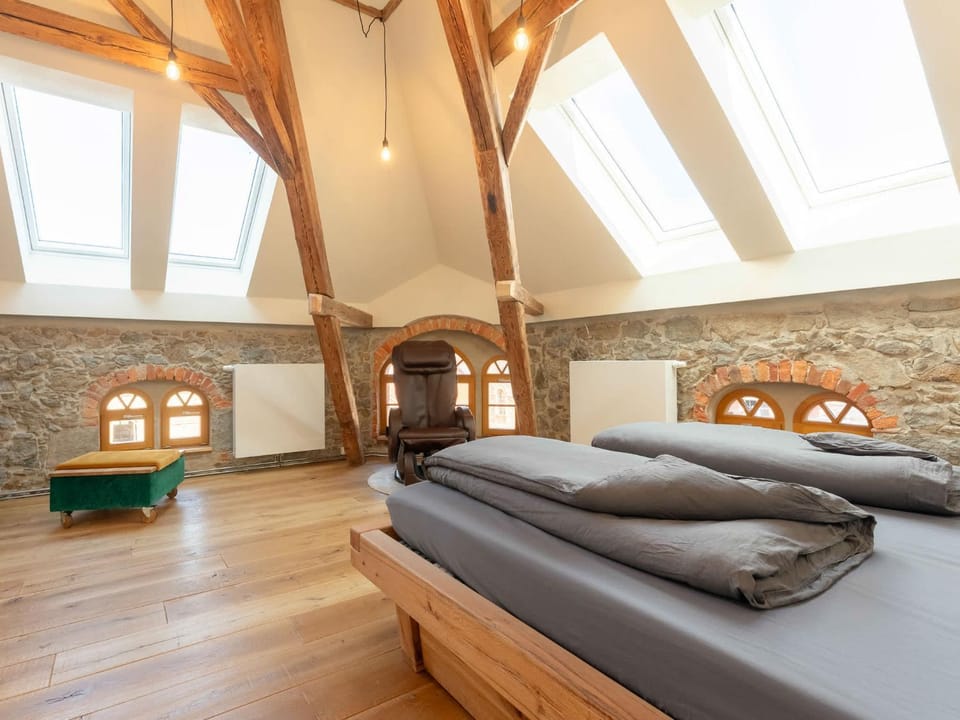Bed, Massage, Photo of the whole room, Bedroom