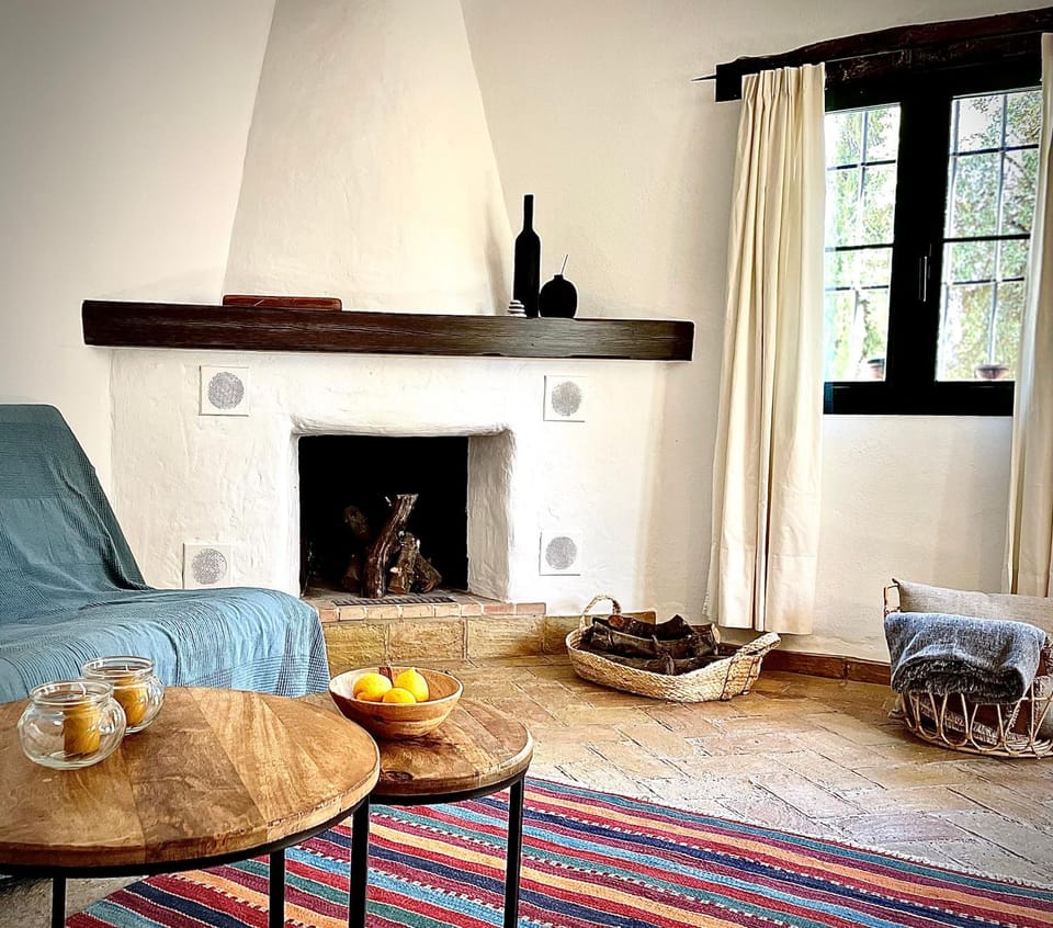 Living room, Seating area, fireplace