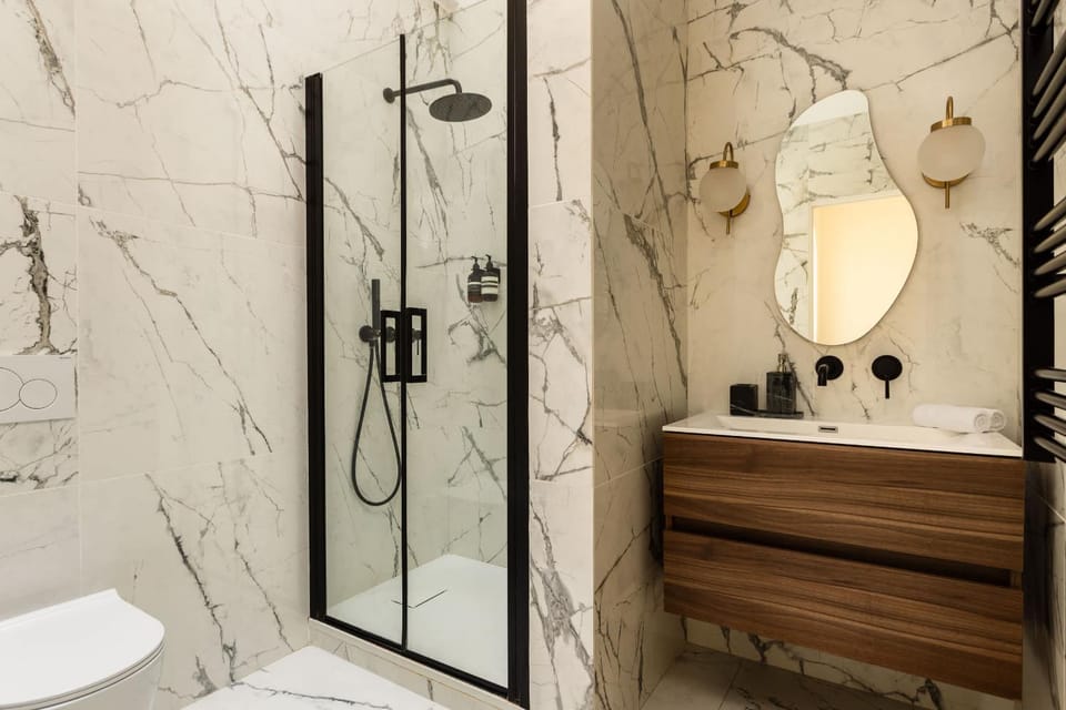 Luxury Rivoli 4 Bed 3,5 Bath by Hotel de Ville BHV Apartment in Paris