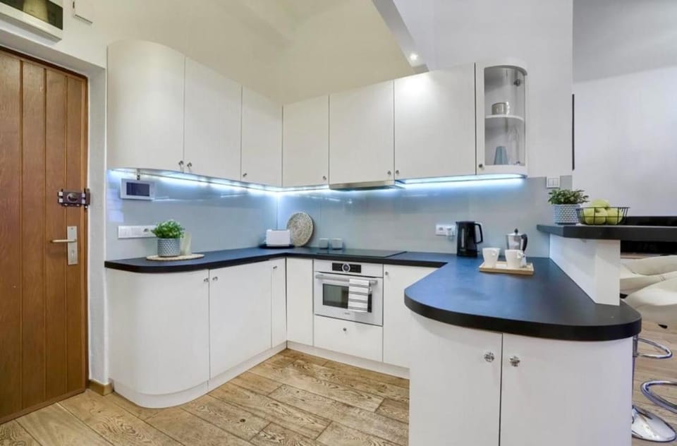 Castle & Culture Stay - Modern 2-Room with Balcony Apartment in Warsaw Center Apartment in Warsaw