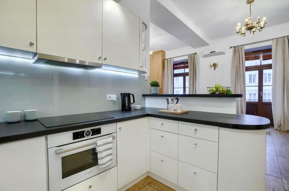 Castle & Culture Stay - Modern 2-Room with Balcony Apartment in Warsaw Center Apartment in Warsaw