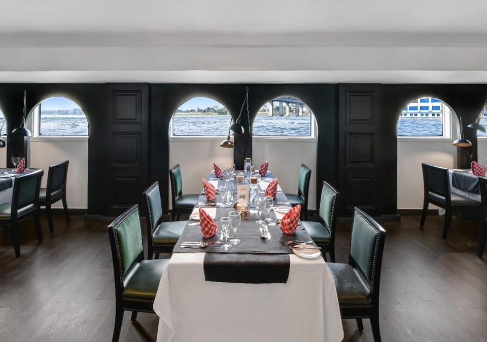 Restaurant/places to eat, Dining area