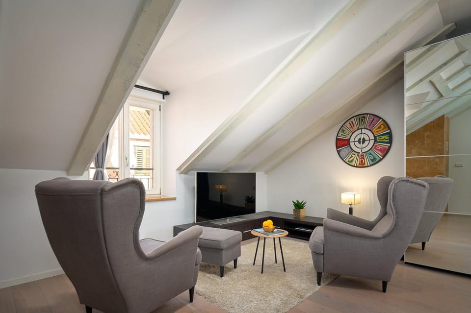 TV and multimedia, Living room, Seating area