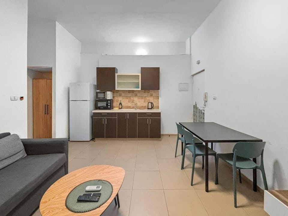 HaYarden Vibe - 1 Bedroom With Balcony By Vacay Apartment in Tel Aviv-Yafo