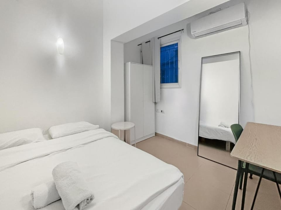 HaYarden Vibe - 1 Bedroom With Balcony By Vacay Apartment in Tel Aviv-Yafo