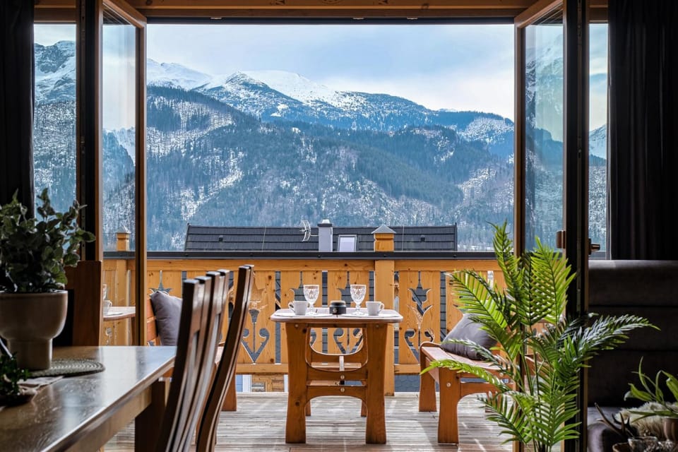Day, Natural landscape, View (from property/room), Balcony/Terrace, Living room, Seating area, Dining area, Mountain view