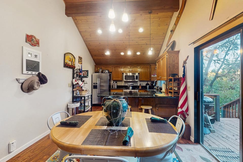 Bearfoot Getaway House in Shaver Lake