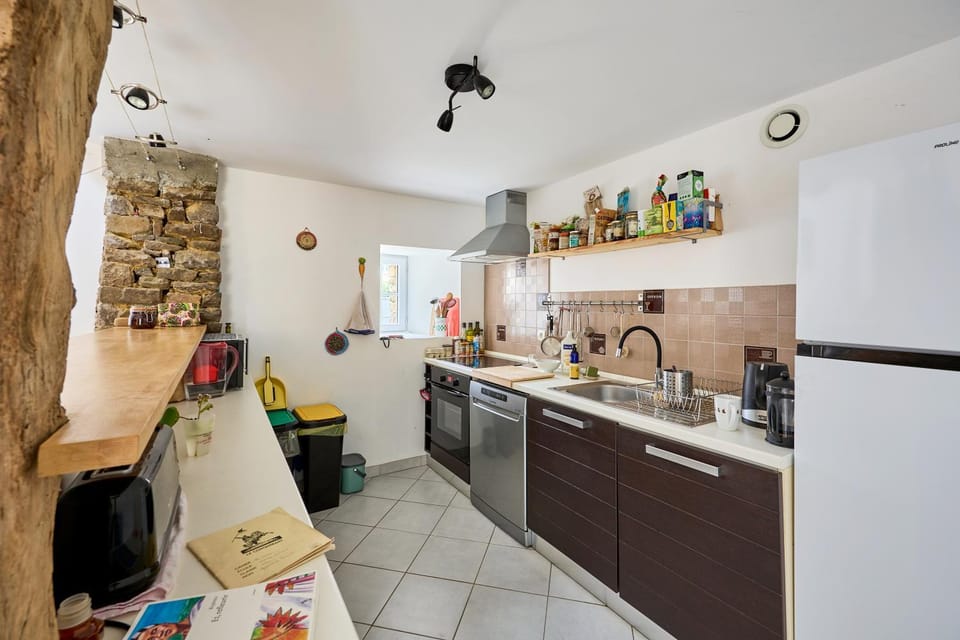 Kitchen or kitchenette, stove