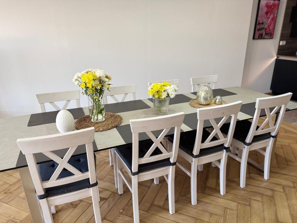 Seating area, Dining area