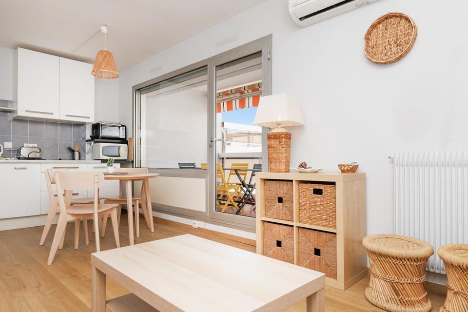 LERINS Appartement rénové Idéal famille Plages de juan les Pins à 200m Tout confort & parking Apartment in Antibes