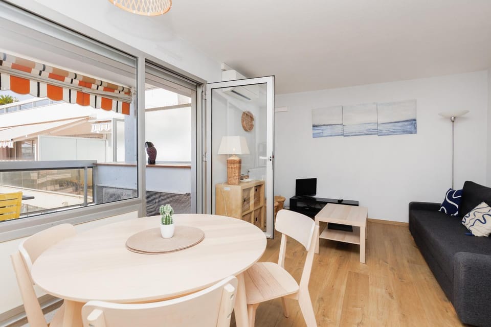 LERINS Appartement rénové Idéal famille Plages de juan les Pins à 200m Tout confort & parking Apartment in Antibes