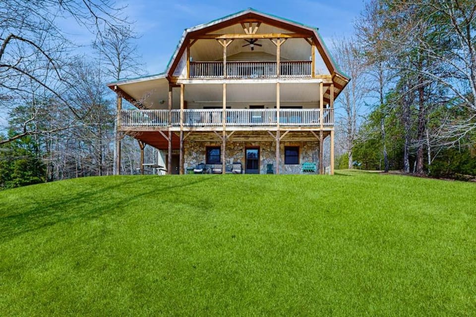 Lodge on Mirror Lake House in Lake Lure