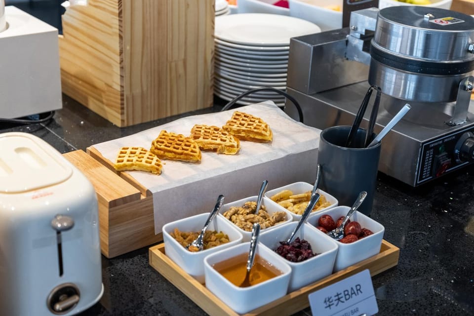 Restaurant/places to eat, Buffet breakfast