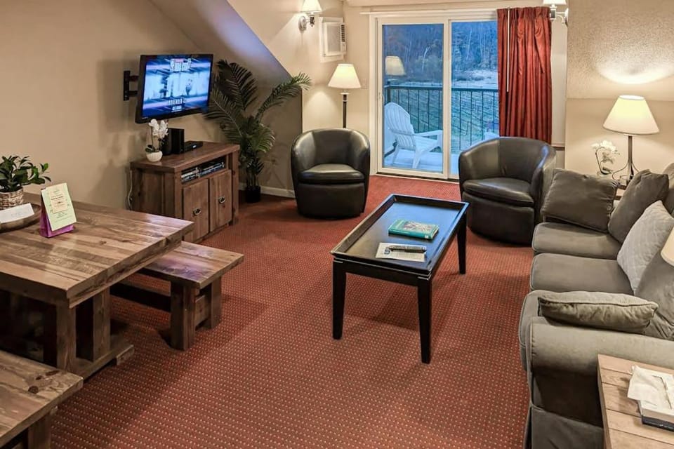Mountainview Condo at Rivergreen Apartment in Woodstock