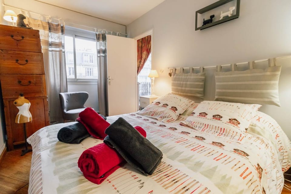 Le Rétro-Chic - T2 raffinée - Balcon & Métro M12 Apartment in Paris