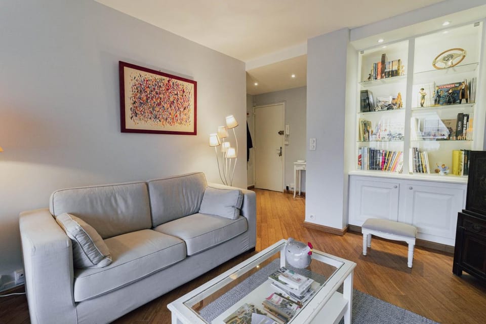 Le Rétro-Chic - T2 raffinée - Balcon & Métro M12 Apartment in Paris