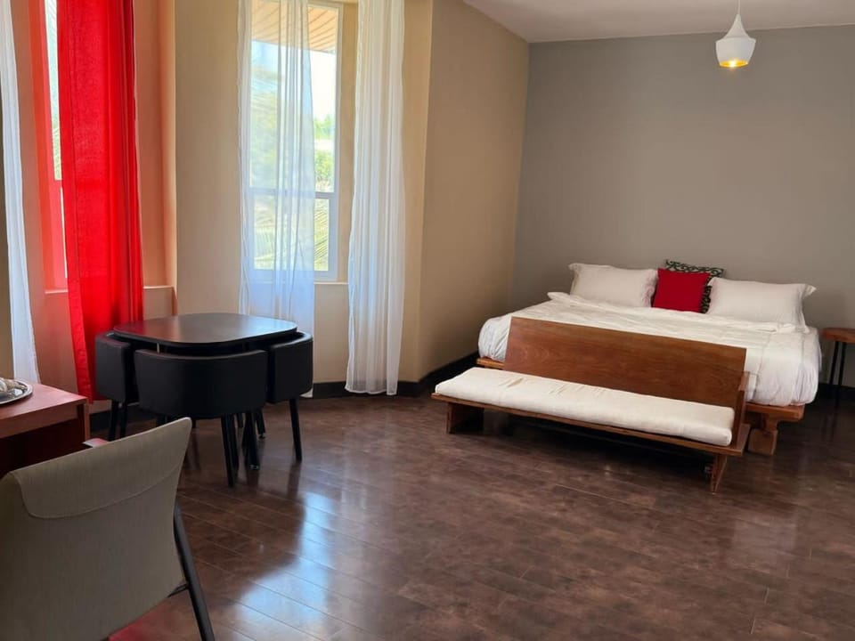 Bed, Photo of the whole room, Seating area, Bedroom