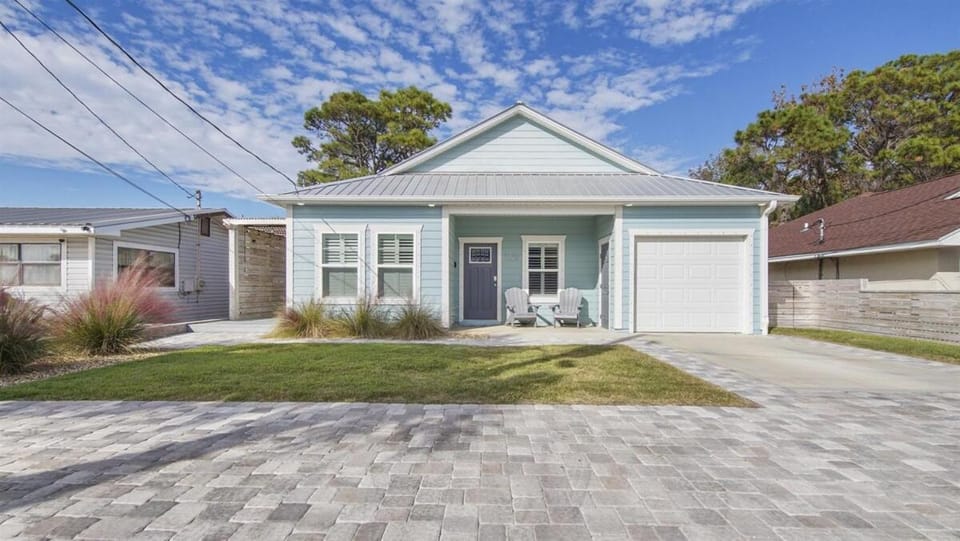 PCB 3 Bed 2 Bath house Chasing Sunsets House in Lower Grand Lagoon