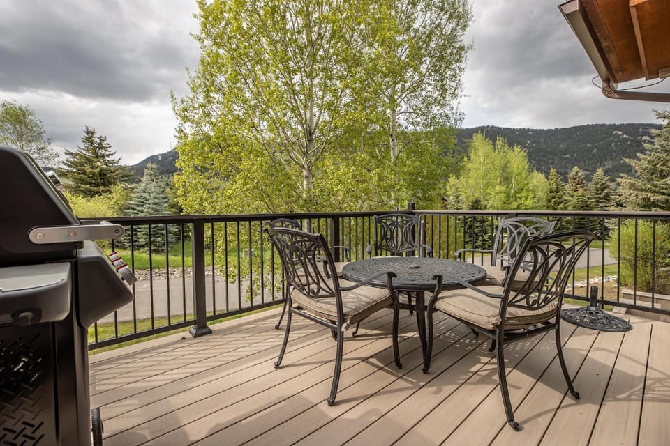 Crail Creek 85 House in Big Sky