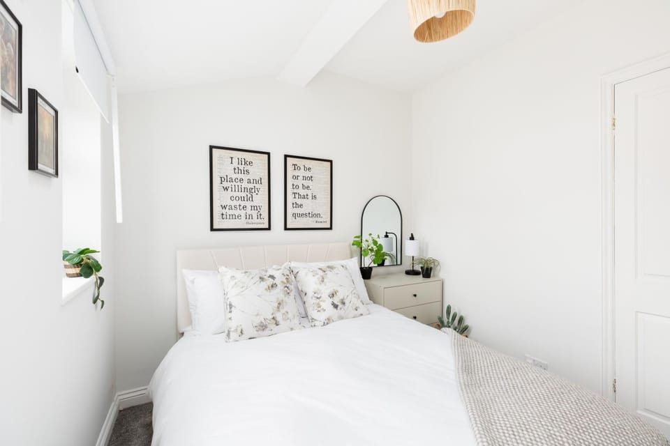 Bard's Townhouse - 2BR, Heart of Town, Parking, Sleeps 4 House in Stratford-upon-Avon