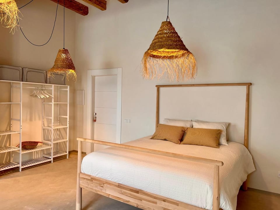 Bed, Photo of the whole room, wardrobe