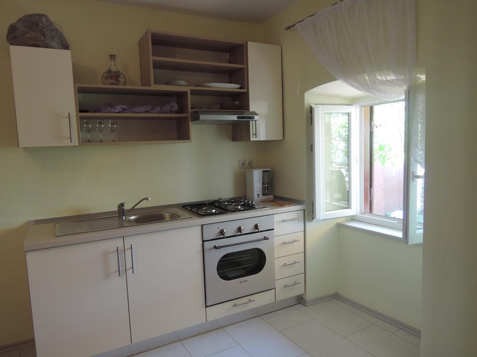 Kitchen or kitchenette, microwave, oven