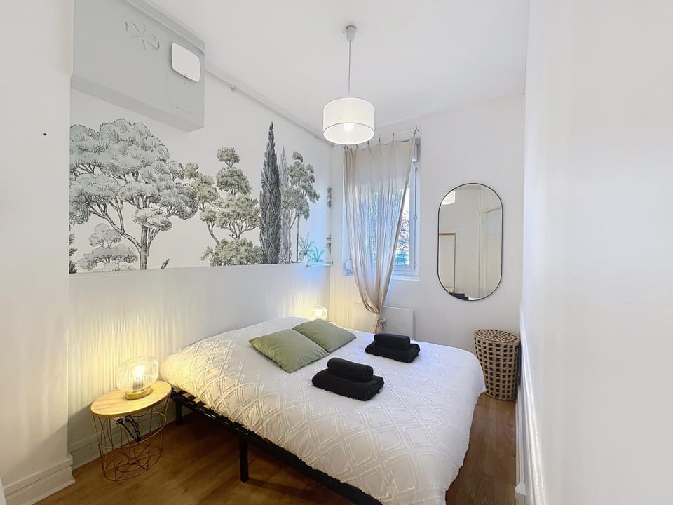 Bed, Photo of the whole room, Bedroom