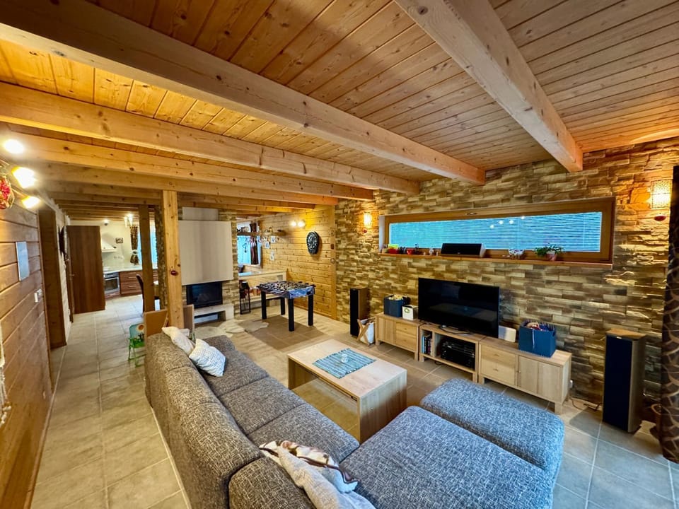 Communal lounge/ TV room, TV and multimedia, Living room