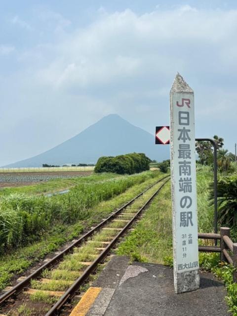 Nearby landmark, Day, Natural landscape, Mountain view