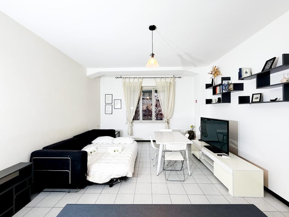 Communal lounge/ TV room, TV and multimedia, Living room, Seating area, Evening entertainment