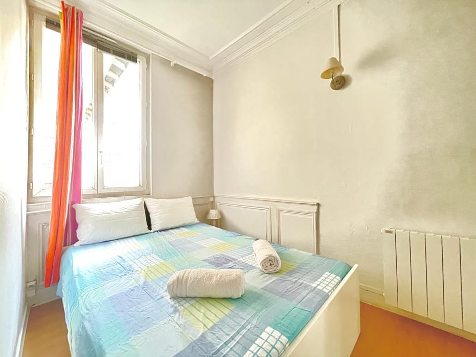 Bed, Photo of the whole room, Bedroom, internet, towels