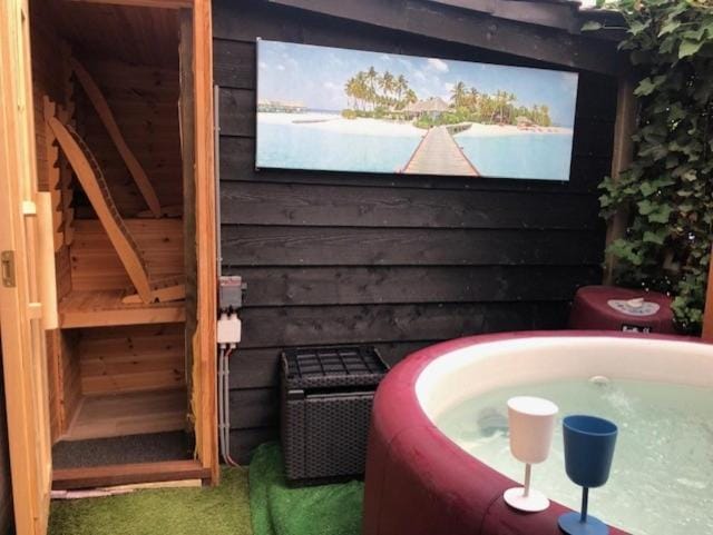 Wellness apartment Apeldoorn with Sauna and Jacuzzi Apartment in Overijssel (province)