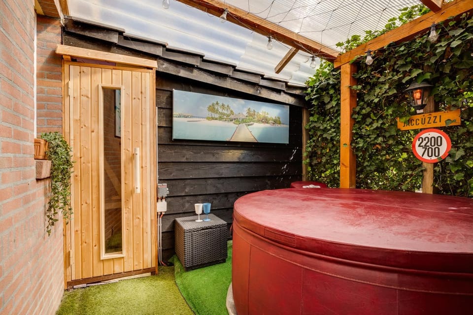 Wellness apartment Apeldoorn with Sauna and Jacuzzi Apartment in Overijssel (province)