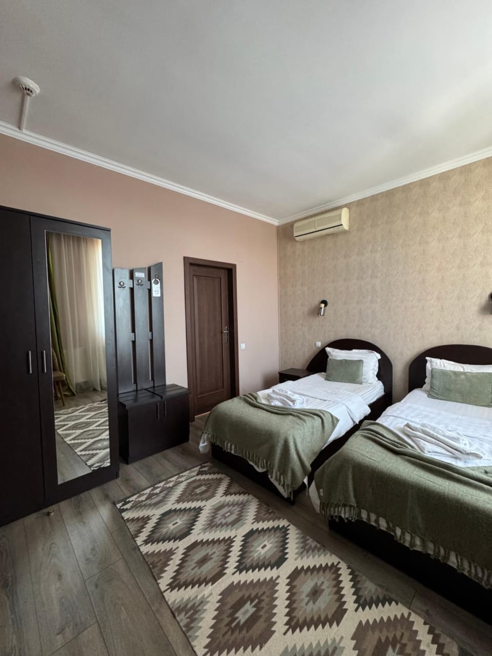 Photo of the whole room, air conditioner