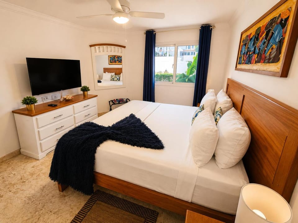 Communal lounge/ TV room, Bed, TV and multimedia, Photo of the whole room, Bedroom