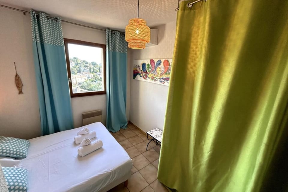 Spacious House with Large Terrace & Traditional Barbecue House in Bormes-les-Mimosas