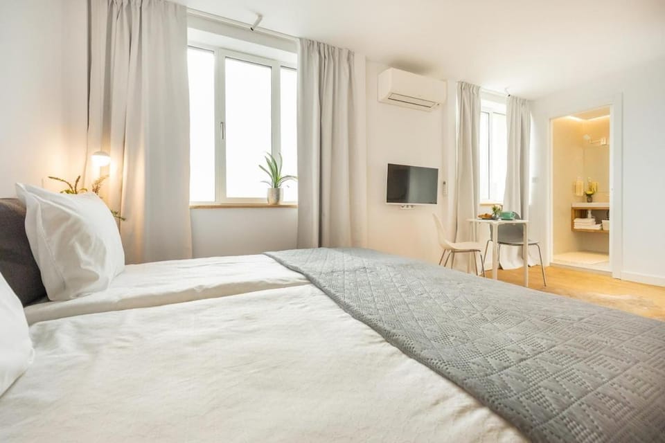 TV and multimedia, Bedroom, air conditioner
