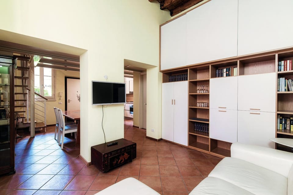 Borgovico 42 by Quokka 360 - Close To Como Train Station Apartment in Como