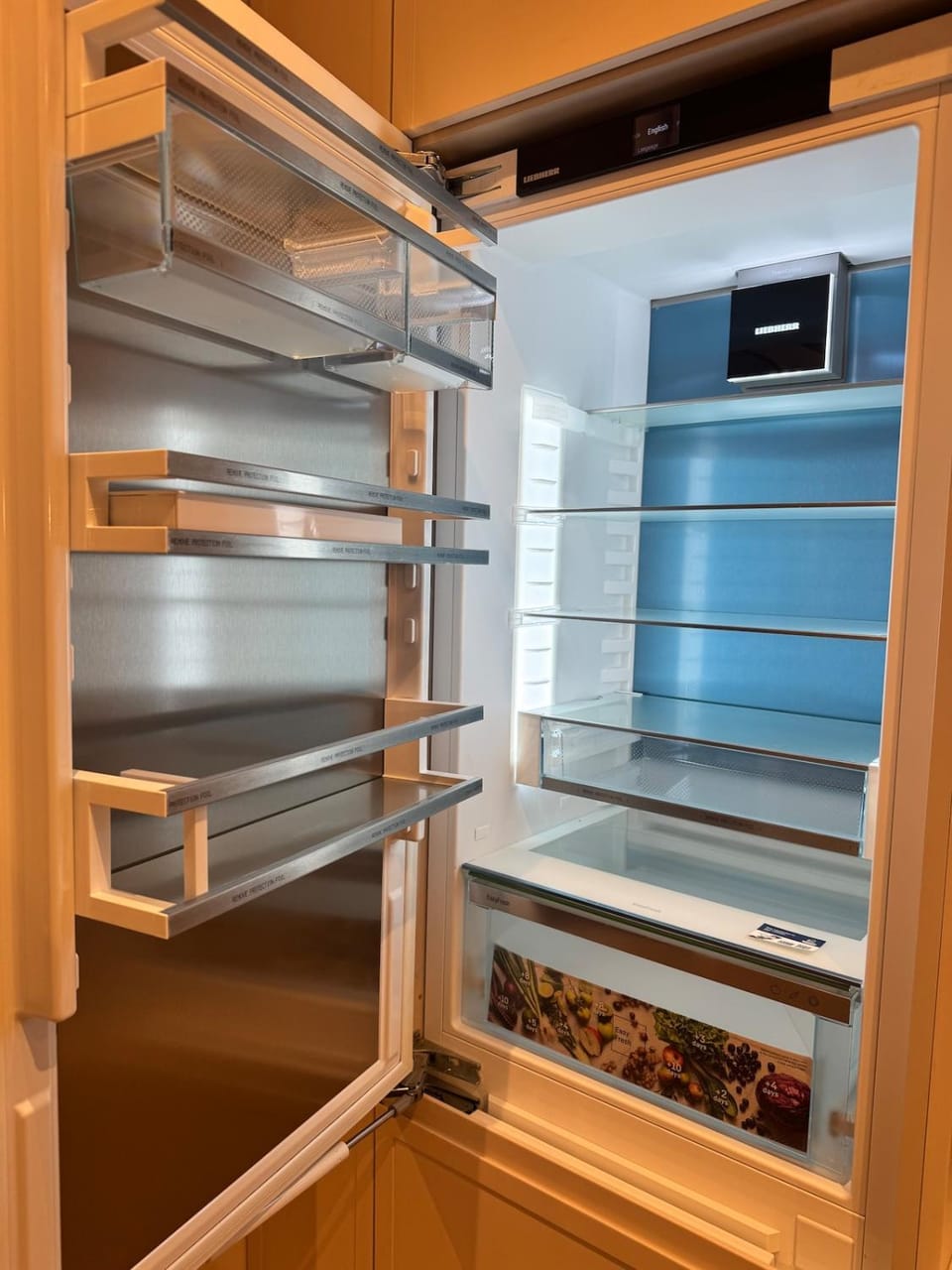 Kitchen or kitchenette, Food and drinks, Food, minibar