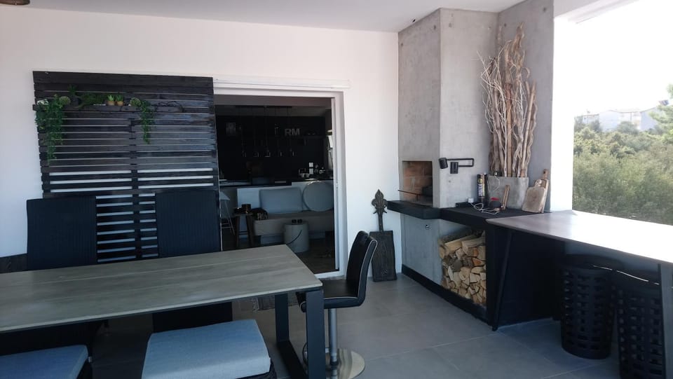 Magic Roof Apartment in Okrug Gornji