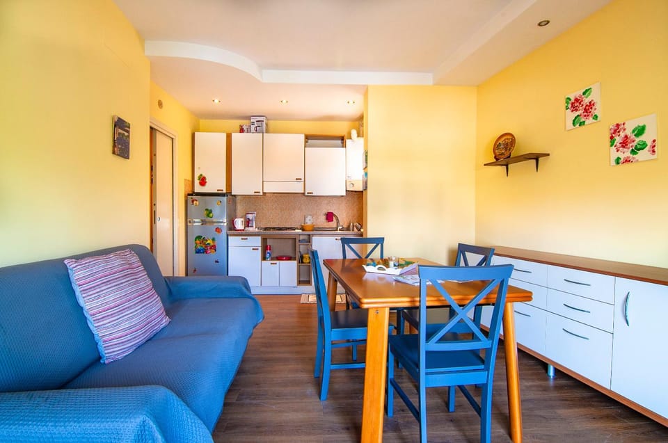 Day, Kitchen or kitchenette, Living room, Seating area, Dining area, pet friendly, stove