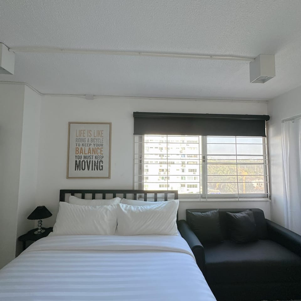 White & Black Cozy Room Heart of Nimman Apartment in Chiang Mai