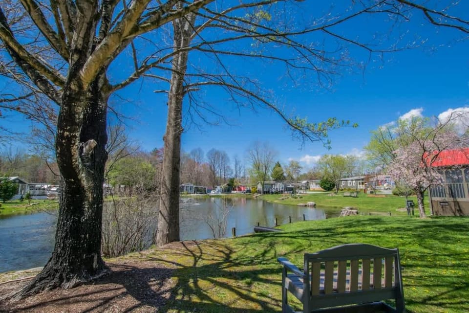 Nearby landmark, Natural landscape, Lake view